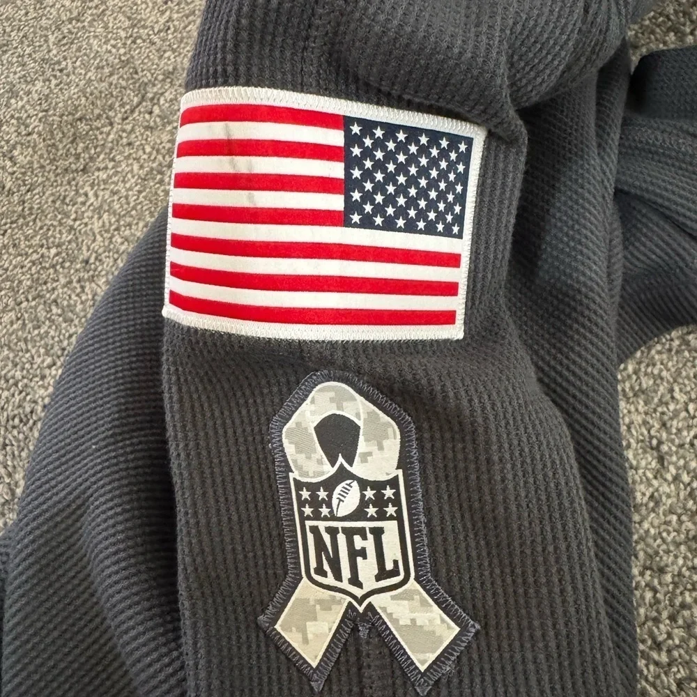 NWT! Men’s Nike Pittsburg Steelers dark gray Salute to Service thermal Small
